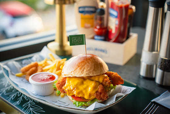 CHICKEN BURGER